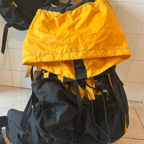 The North Face Spectrum internal frame hiking backpack - Picture 3 of 7